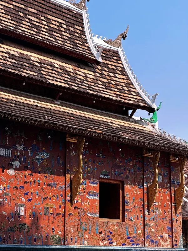 Discover the Beauty of Wat Xieng Thong, Laos' Royal Temple