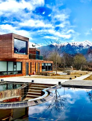 Tibet Linzhi | Stay at the Peach Blossom Spring Hotel on the banks of the Yarlung Zangbo River
