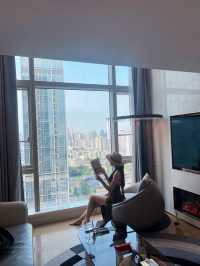 同姊妹喺太古里酒店影咗成10000張相咁多