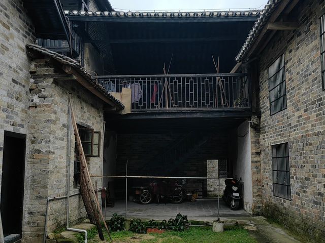 湖南岳陽張古英村當大門