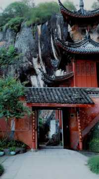 懸崖佛國！天台明岩古寺：在千年洞穴中觸摸時間的禪意