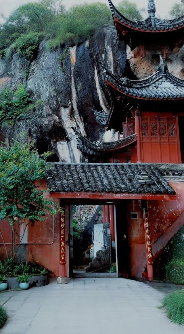 懸崖佛國！天台明岩古寺：在千年洞穴中觸摸時間的禪意