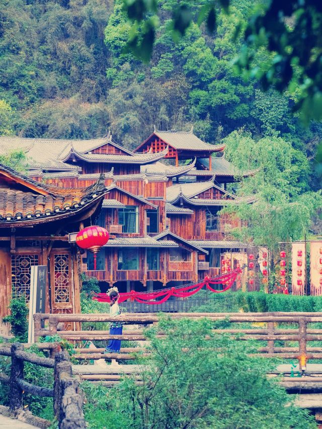 タイトル：中国・湖南省の秘境「徳夯（デカン）苗族の村」完全ガイド！絶景と文化が詰まった旅