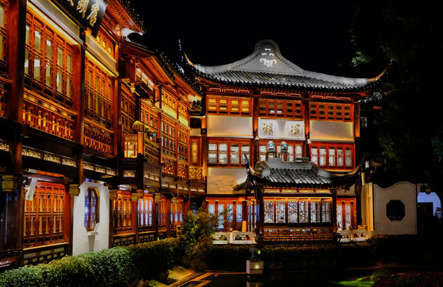 外灘與城隍廟：一場燈火裡的上海夢