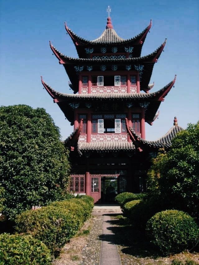 登千年文脈島，賞湖光映古意