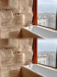 青島這家民宿絕了！洞穴風房間把山海都裝進了「石窟」裡～