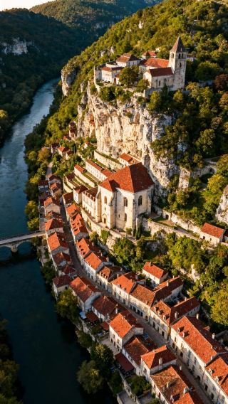 朝聖216級階梯，赴黑聖母千年之約