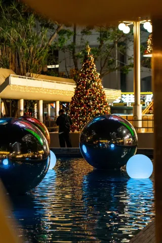 A one-day tour of 8 Christmas spots in Hong Kong..