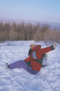 不想上班的小張今天去樺皮嶺