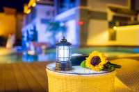 喺玖福度假酒店嘅泳池邊hea住,連時間都慢到好似變咗熱帶生果味嘅氣泡水。