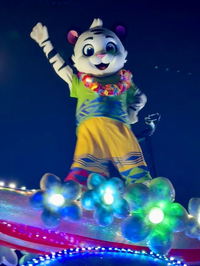 在漫天煙花下坐旋轉木馬，五天四晚玩不夠！