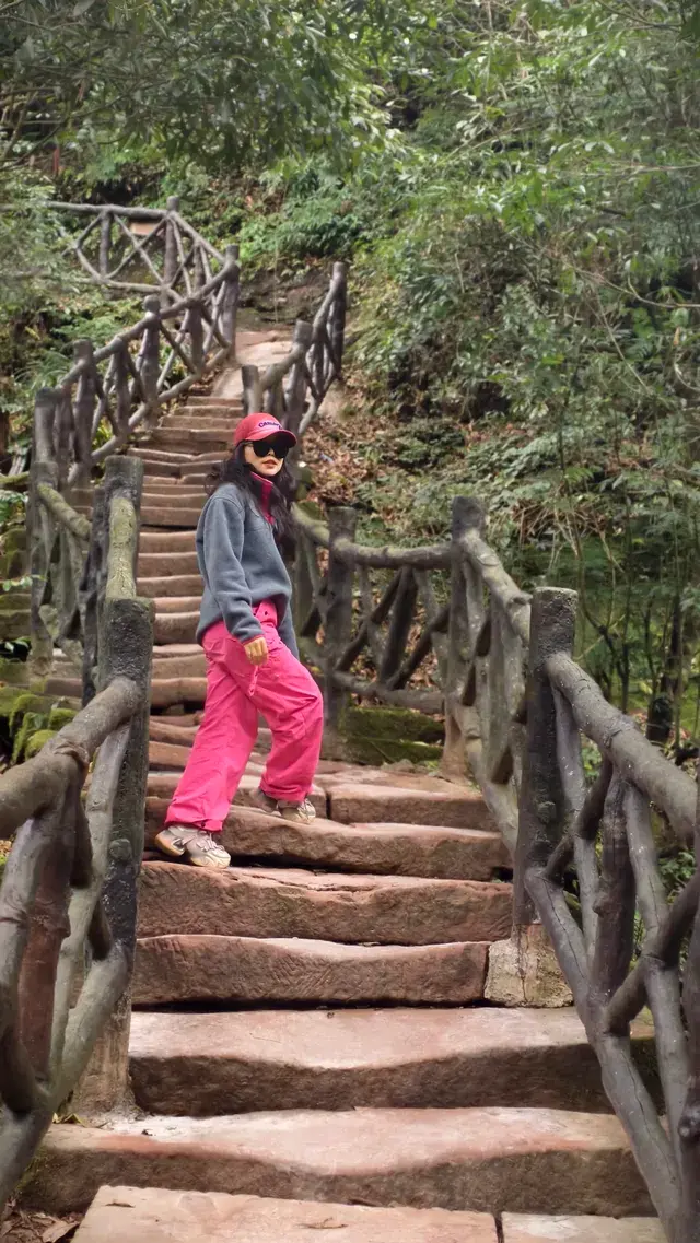 【成都天台山手記|與螢火一起登頂的初夏】 【成都天台山手記|與螢火一起登頂的初夏】