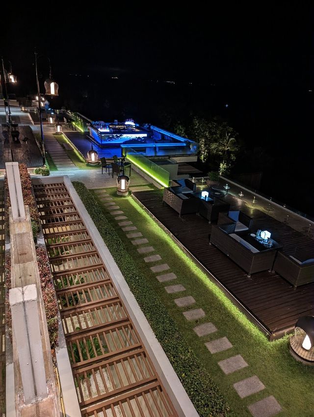 蘇梅島度假村：完美的海濱天堂   最近有幸去了一趟泰國蘇梅島，入住了蘇美島巴安達靈岩洲際度假