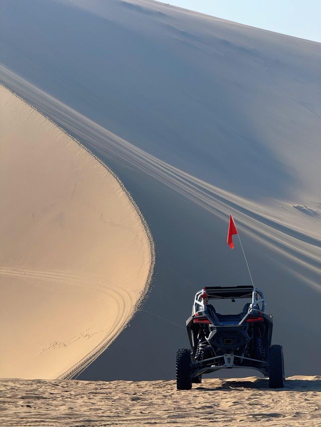 敦煌月牙泉|鳴沙山環抱的沙漠新月 敦煌月牙泉|鳴沙山環抱的沙漠新月