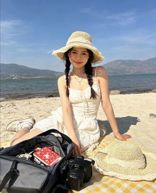 시창 여행 | 호수를 즐기고 고대 도시를 탐험한 후, 저녁에는 사이버 e스포츠 룸으로 돌아와 신나는 게임 시간을 보내세요.