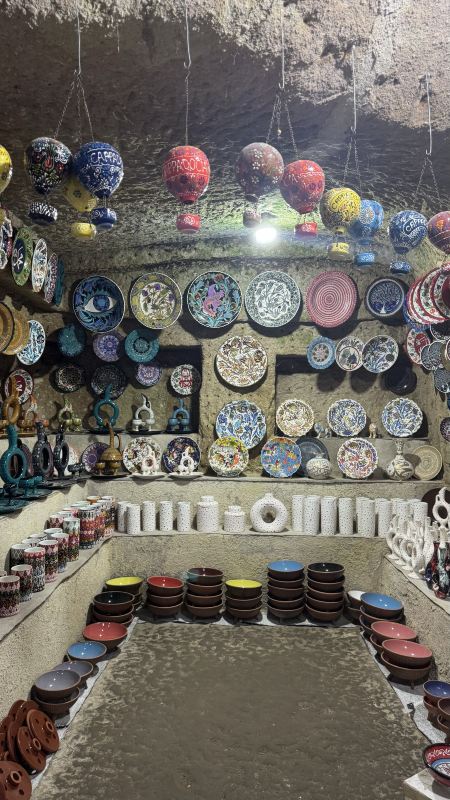 カッパドキアの「景徳鎮」！彩陶の海に感動！ | Trip.com アヴァノス