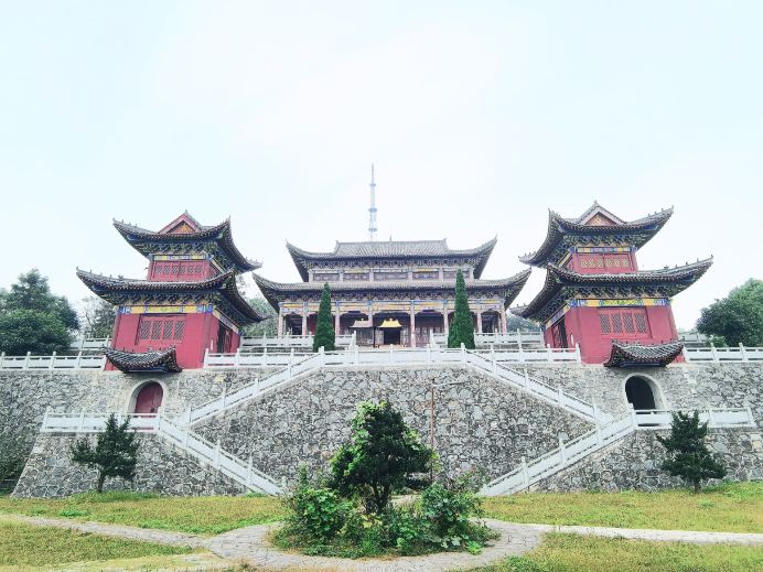 Hidden atop Wujian Mountain lies the thousand-year-old Yunlin Temple