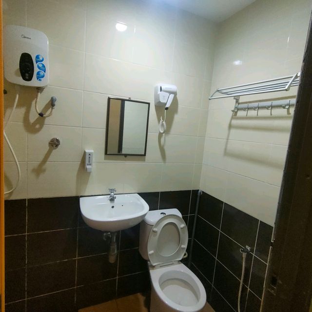 Affordable, simple & clean room at Chow Kit!