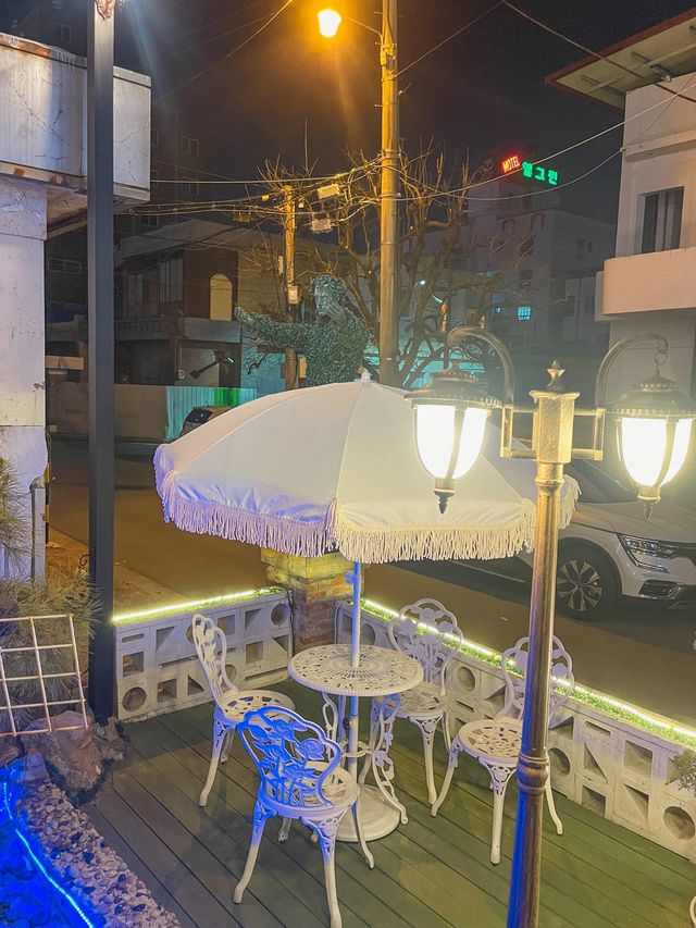 청주 24시간 운영하는 테마카페🎡 인공폭포가 흐르는 ‘나인원 cafe’