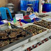 สะพานปลาอ่างศิลา ตลาดอาหารทะเลและของฝาก จ.ชลบุรี