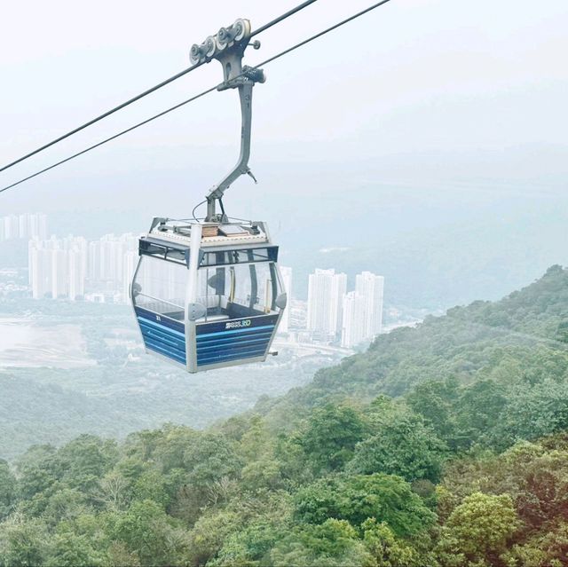 昂坪360的纜車，由高空打開，香港大嶼山！
