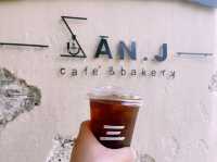  SĀN . J Café & Bakery