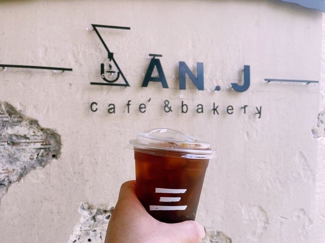  SĀN . J Café & Bakery
