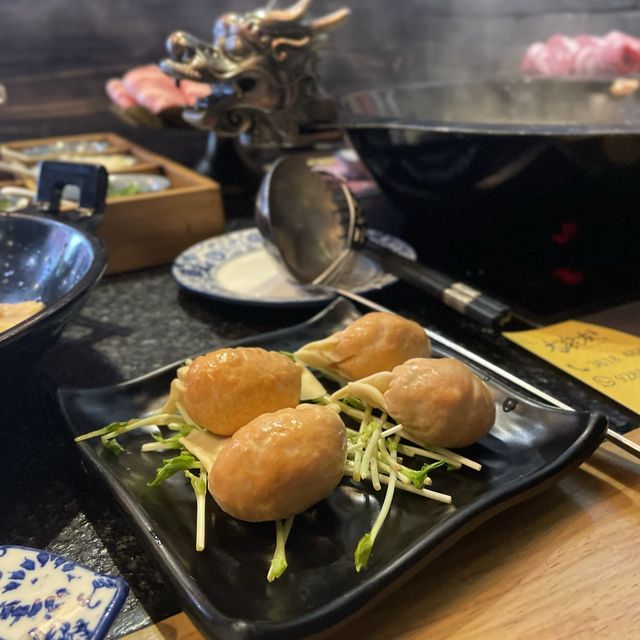 真材實料嘅花膠雞湯底 必試蟹黃餃
