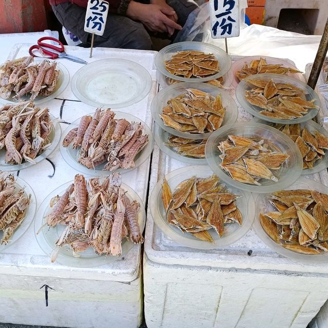 Typhoon shelter, pier and seafood