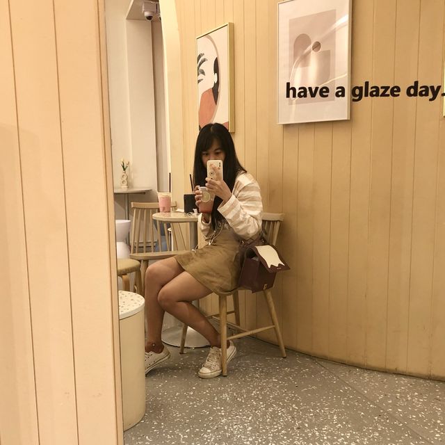 Be my glaze คาเฟ่สีพีช