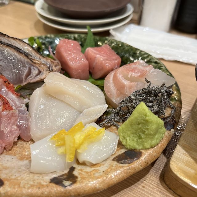 【大阪・東梅田】お一人様歓迎！創作料理の立ち飲み処「大衆呑処 サカグラ」