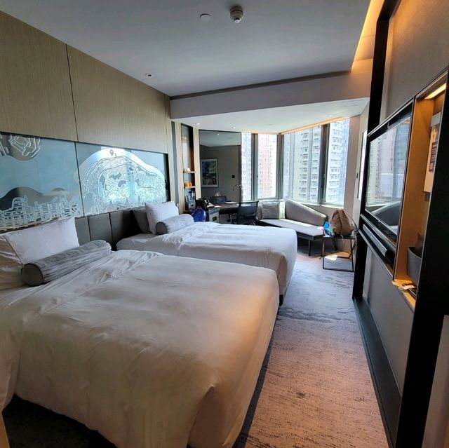 【僅此一刻】香港北角維港凱悅尚萃酒店：無敵維港海景下的寫意日落
