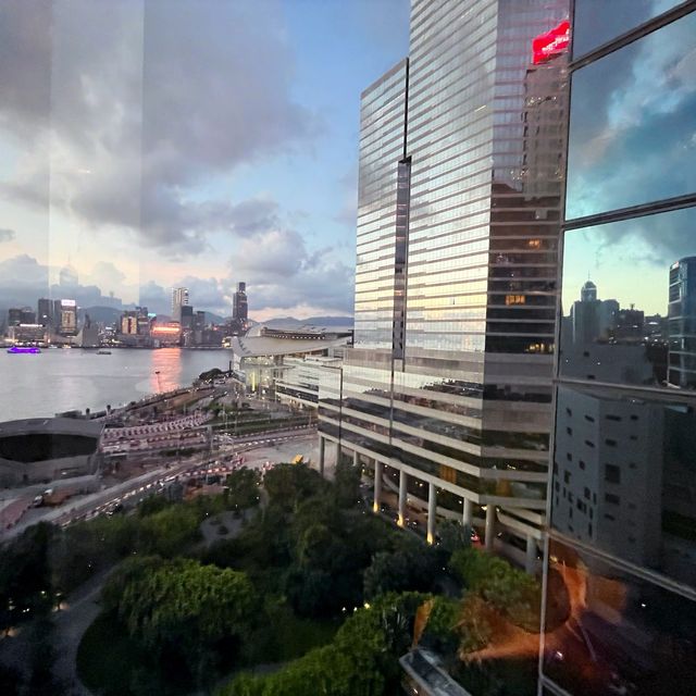 「灣景國際酒店」：無需按金，精彩自助餐。適合放鬆旅遊