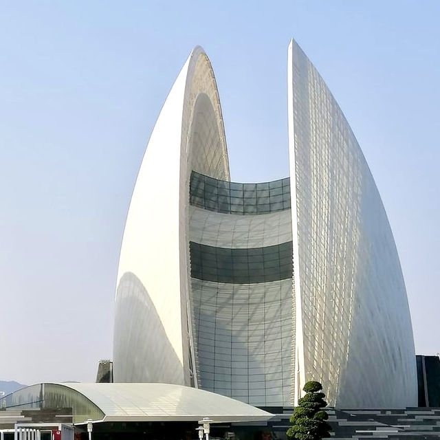 珠海大劇院-日月貝殼形狀的珠海地標建築
