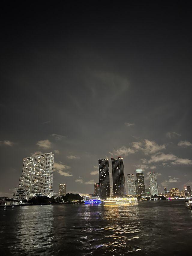 ขึ้นชิงช้าชมวิวเจ้าพระยามุมสูงที่ Asiatique 