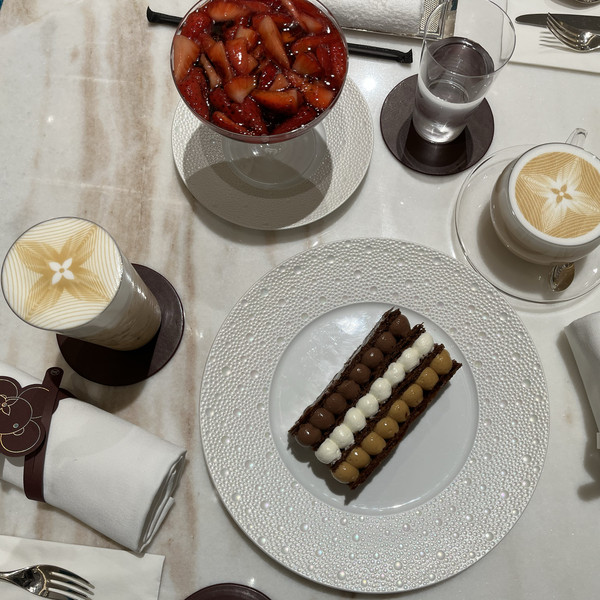 Tokyo🗼] A luxurious experience at the LOUIS VUITTON cafe♡ | Trip