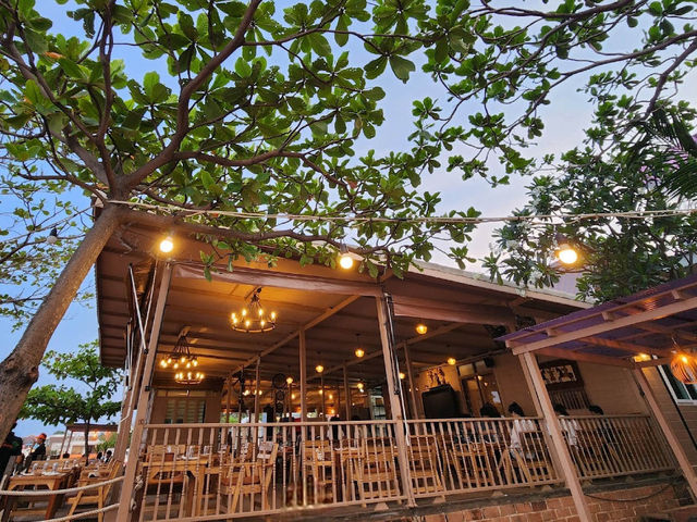 “ครัวเฉลียงลม” ร้านอาหารวิวสวยเกาะล้าน