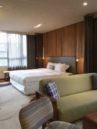「Home Hotel」：純淨驚艷套房，市中心機能佳！