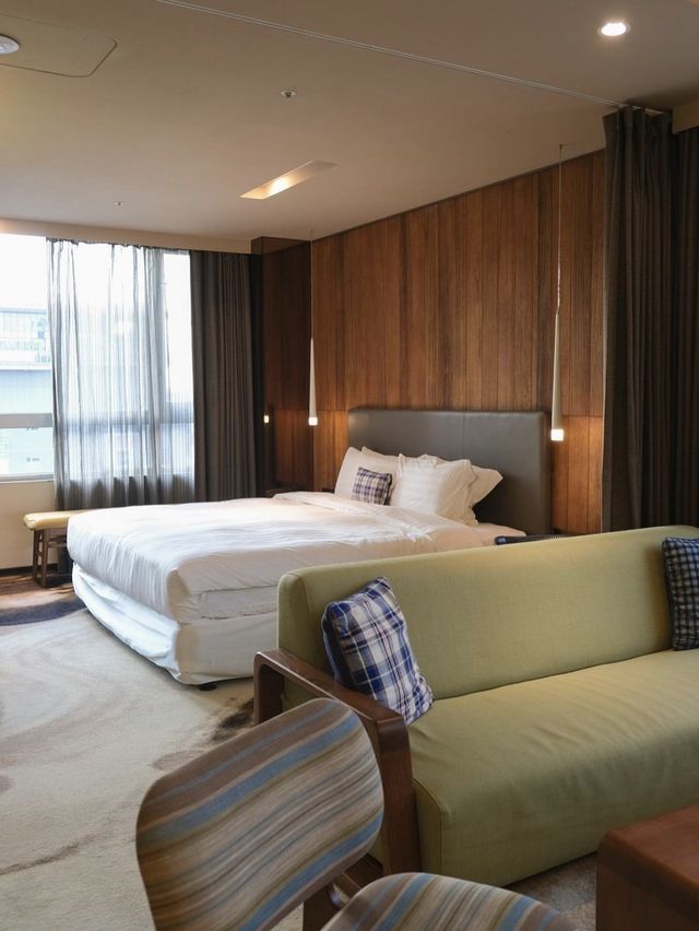 「Home Hotel」：純淨驚艷套房，市中心機能佳！