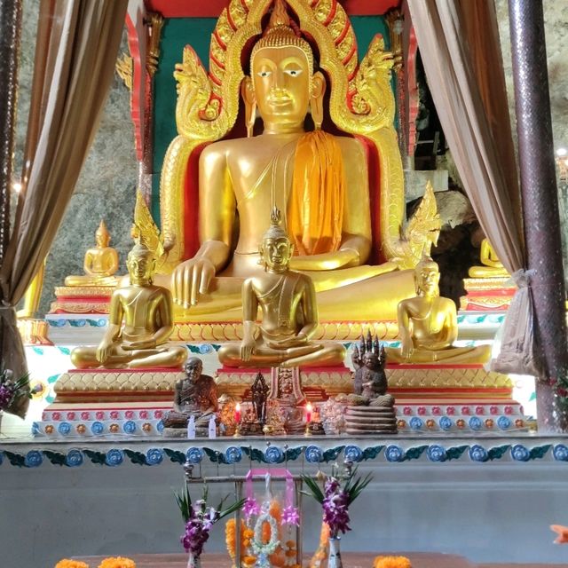 北碧府．Wat Ban Tham(依山勢建造的巨龍廟宇)