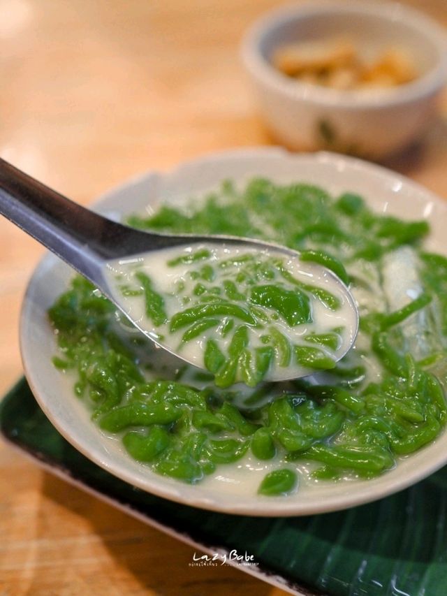 ร้านก๋วยเตี๋ยวเรือในห้าง ชามละ 18 บาท 