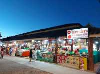 ตลาดยามค่ำริมหาดอ่าวนาง