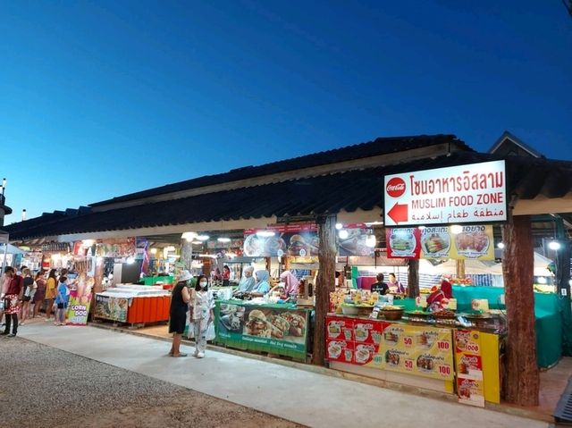 ตลาดยามค่ำริมหาดอ่าวนาง
