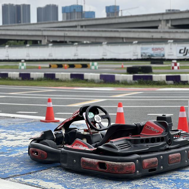 270cc．四衝程卡丁車．時速可達75 km/h