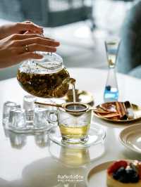 นั่งจิบชาและทานขนมชิลๆ ที่ Oort Cloud Tea Room