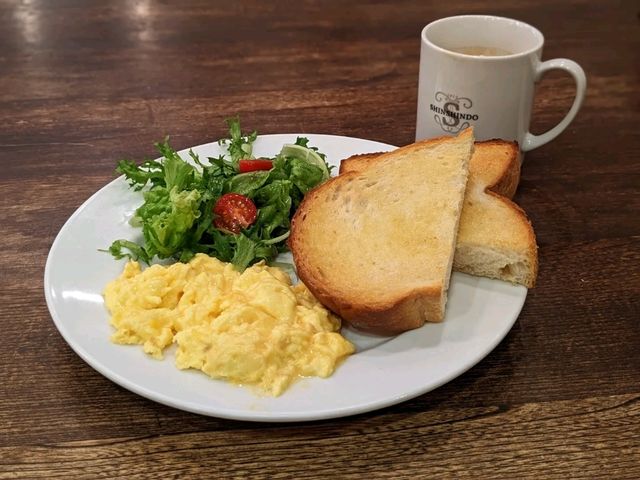 日本京都-白年麵包烘焙老店：進進堂