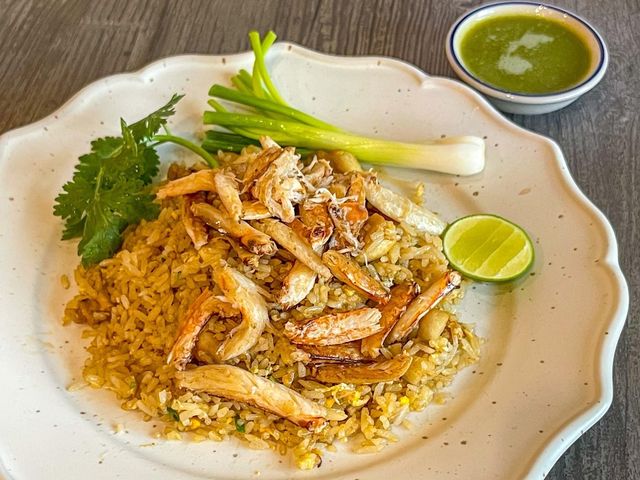 อิ่มหนำสำราญ Thai Eatery 