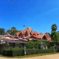 วัดศรีรองเมือง ชมวิหารไม้สักทองสวยที่สุดในลำปาง