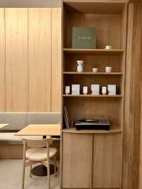 차분하고 세련된 인테리어 디자인에 🏝️소담한 디저트와 음료를 즐기실 수 있는 아사쿠사바시 카페투어