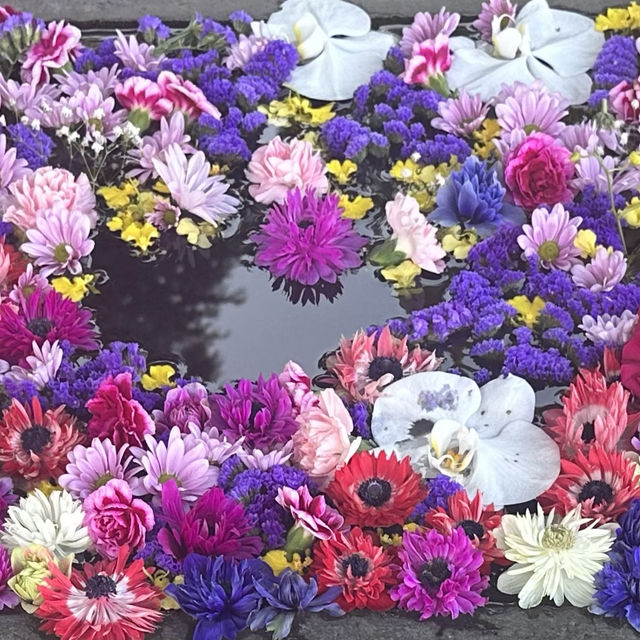 〜埼玉県〜珍しい薔薇の花手水🌹